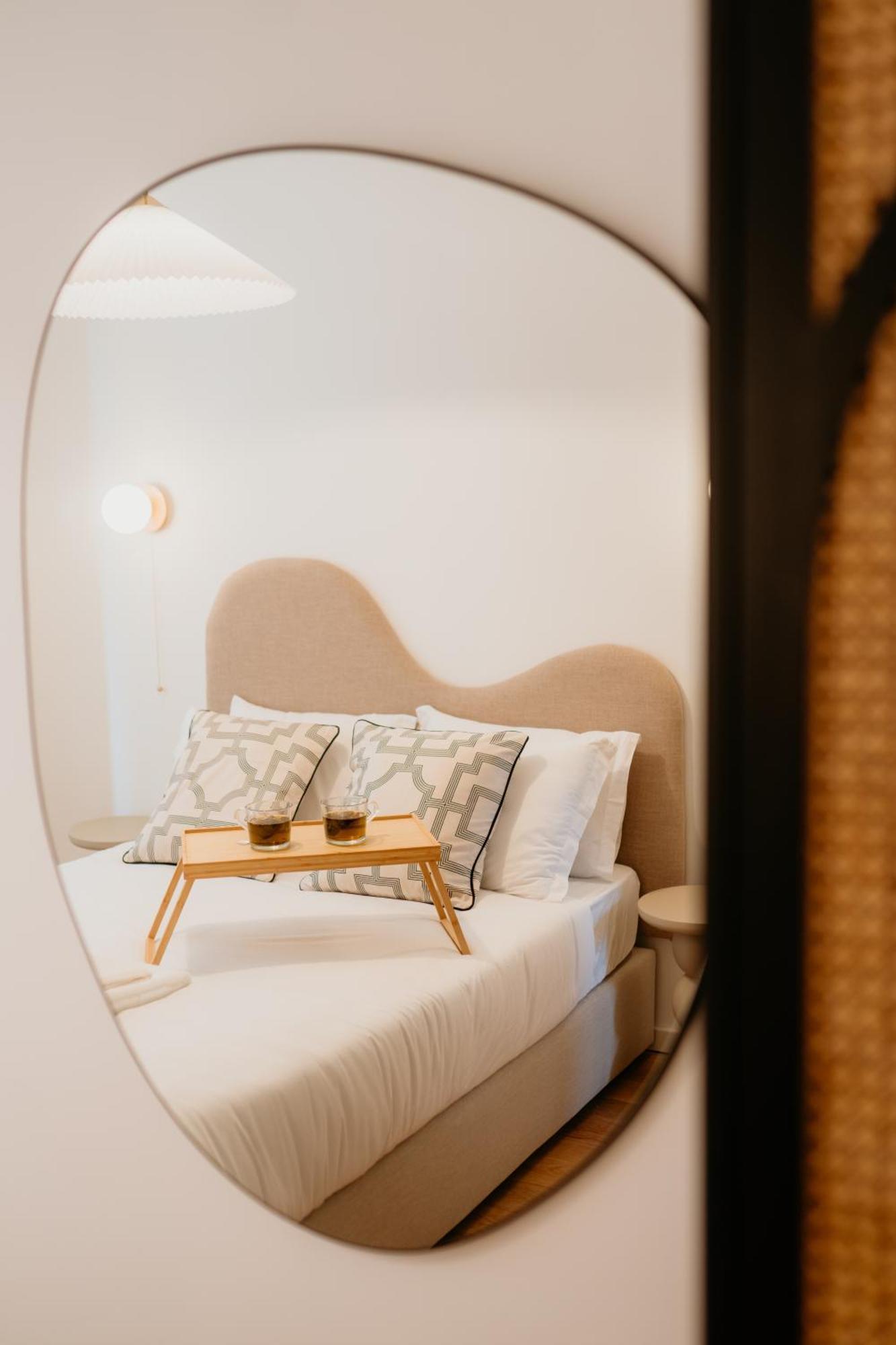 Mary Pink - No 1c - Stunning Two-bedroom Apartment Lisbon